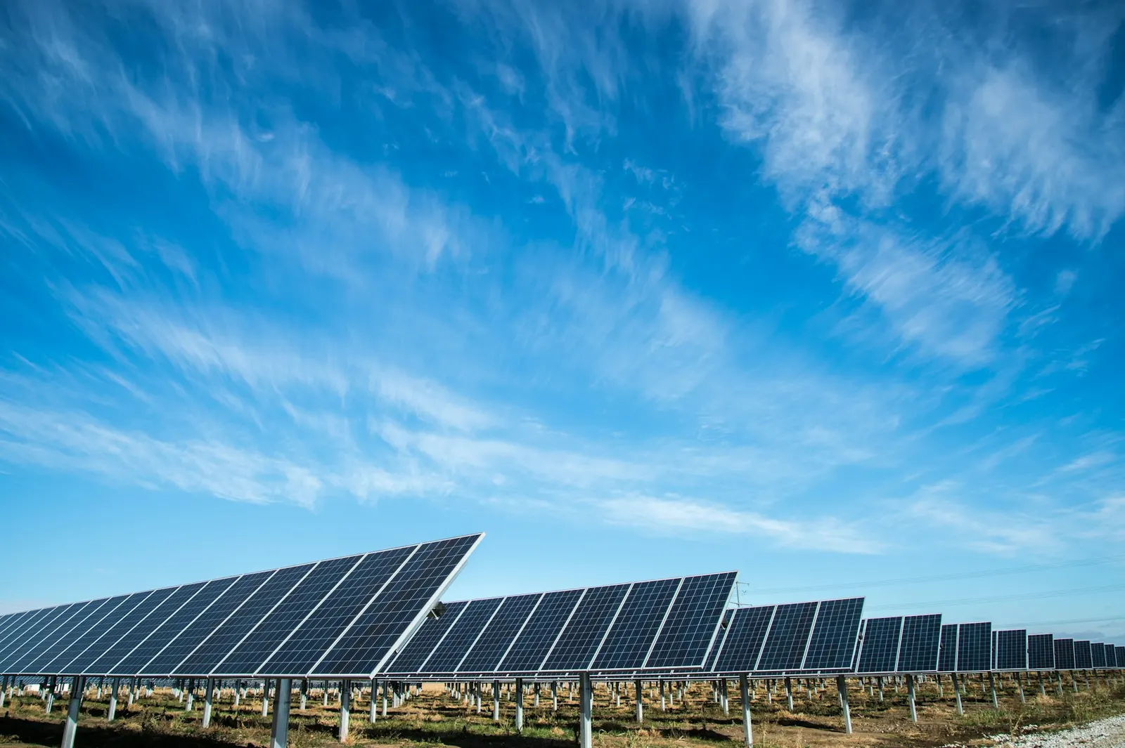 Instalación de paneles solares a escala comercial
